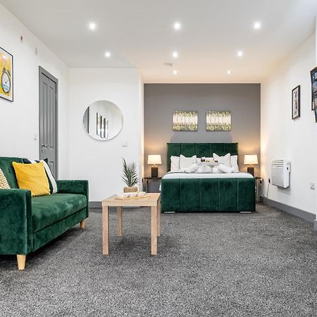 Rnm - Upgraded Business Stay For Travelling Contractors, All Amenities, Private Access Entire Place, Kitchen & Washroom, Smart Tv, Easy Access, Parking Nearby Cradley Heath Exterior foto
