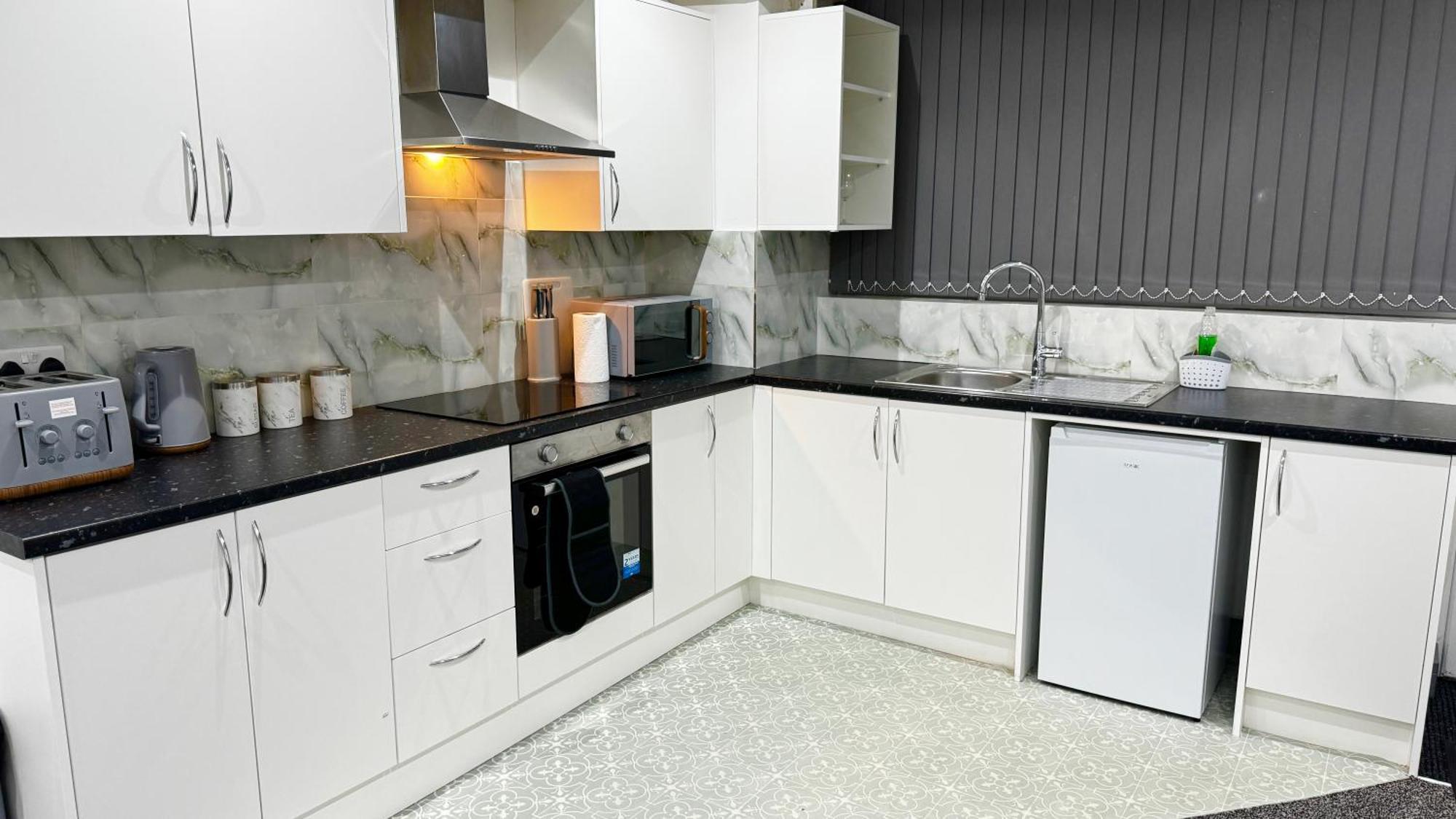 Rnm - Upgraded Business Stay For Travelling Contractors, All Amenities, Private Access Entire Place, Kitchen & Washroom, Smart Tv, Easy Access, Parking Nearby Cradley Heath Exterior foto