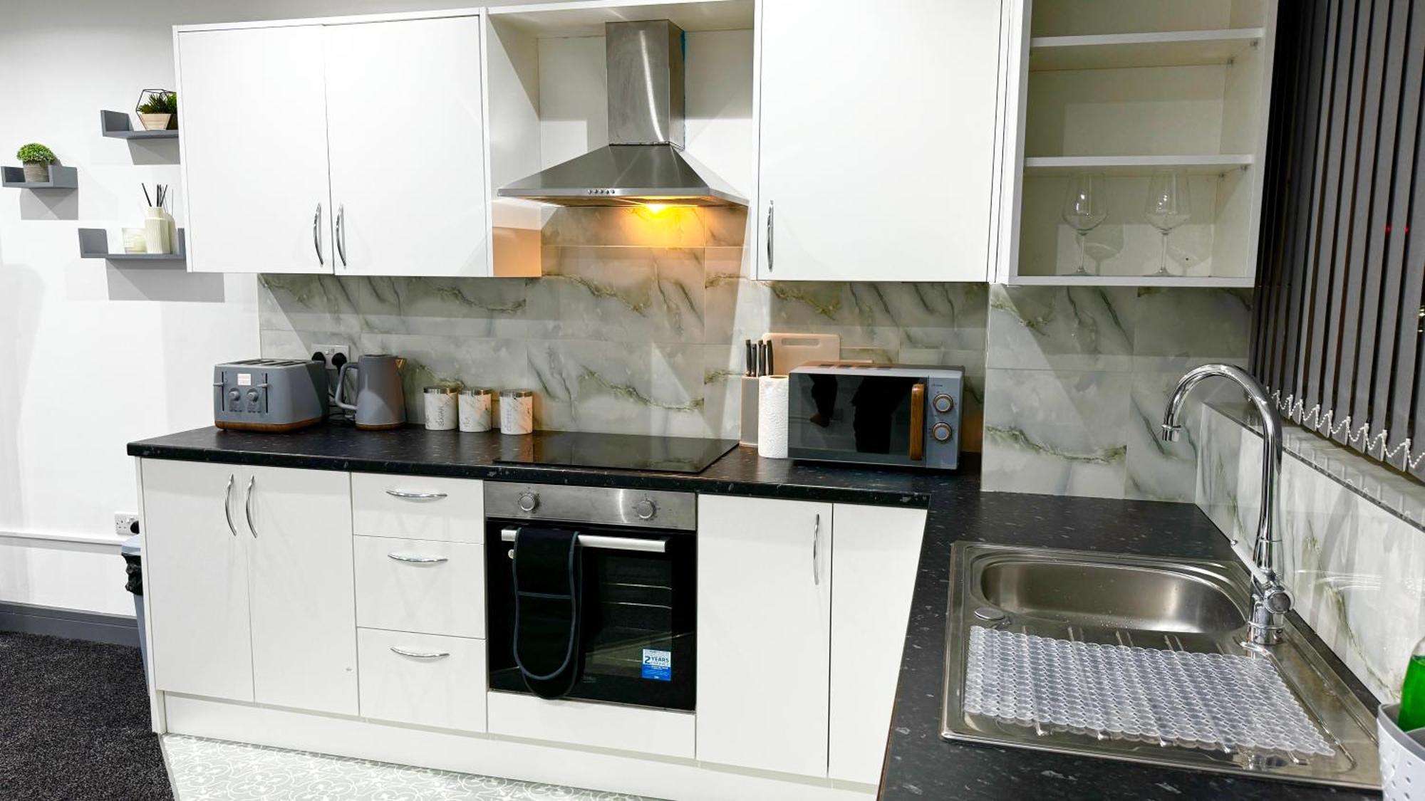 Rnm - Upgraded Business Stay For Travelling Contractors, All Amenities, Private Access Entire Place, Kitchen & Washroom, Smart Tv, Easy Access, Parking Nearby Cradley Heath Exterior foto