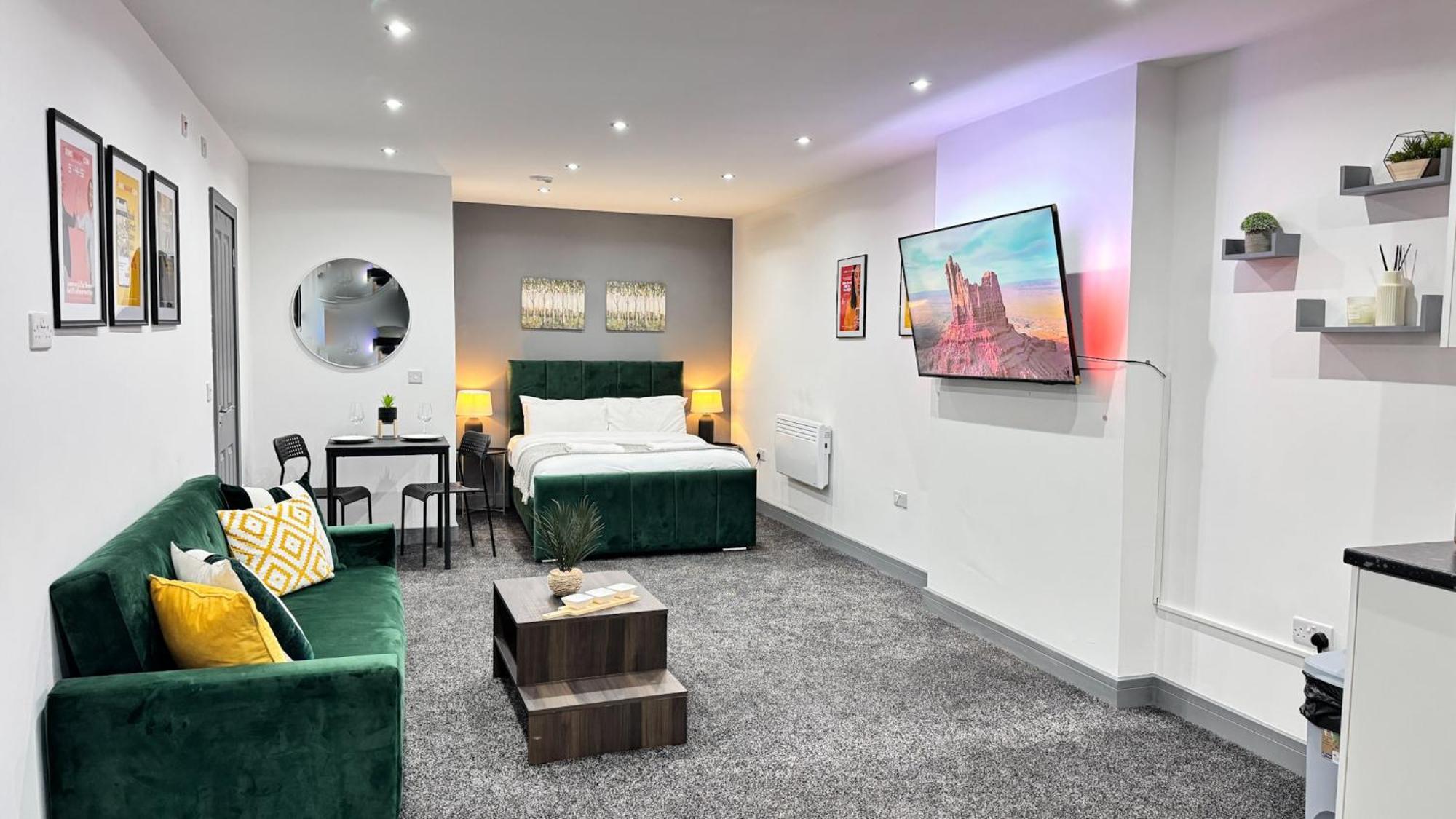 Rnm - Upgraded Business Stay For Travelling Contractors, All Amenities, Private Access Entire Place, Kitchen & Washroom, Smart Tv, Easy Access, Parking Nearby Cradley Heath Exterior foto