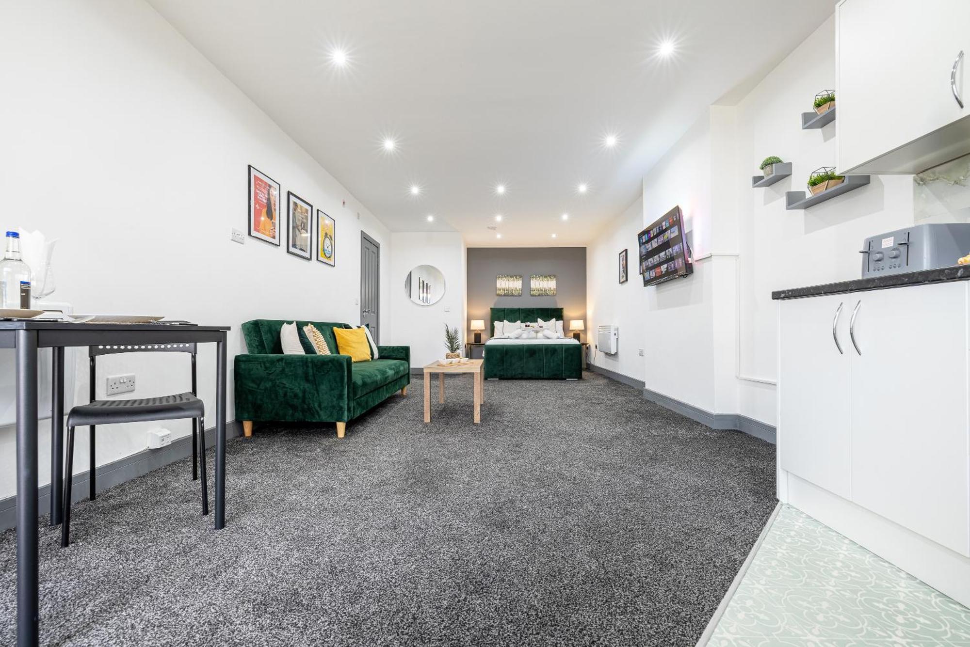 Rnm - Upgraded Business Stay For Travelling Contractors, All Amenities, Private Access Entire Place, Kitchen & Washroom, Smart Tv, Easy Access, Parking Nearby Cradley Heath Exterior foto